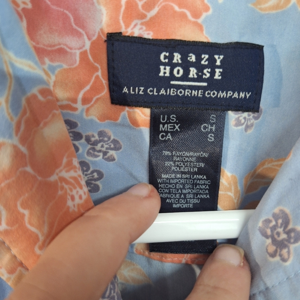 Crazy Horse by Liz Claiborne blue floral top size small - Picture 4 of 4